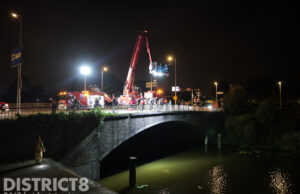 Scootmobiel langs het water; brandweer start grote zoekactie Houtrustbrug Den Haag