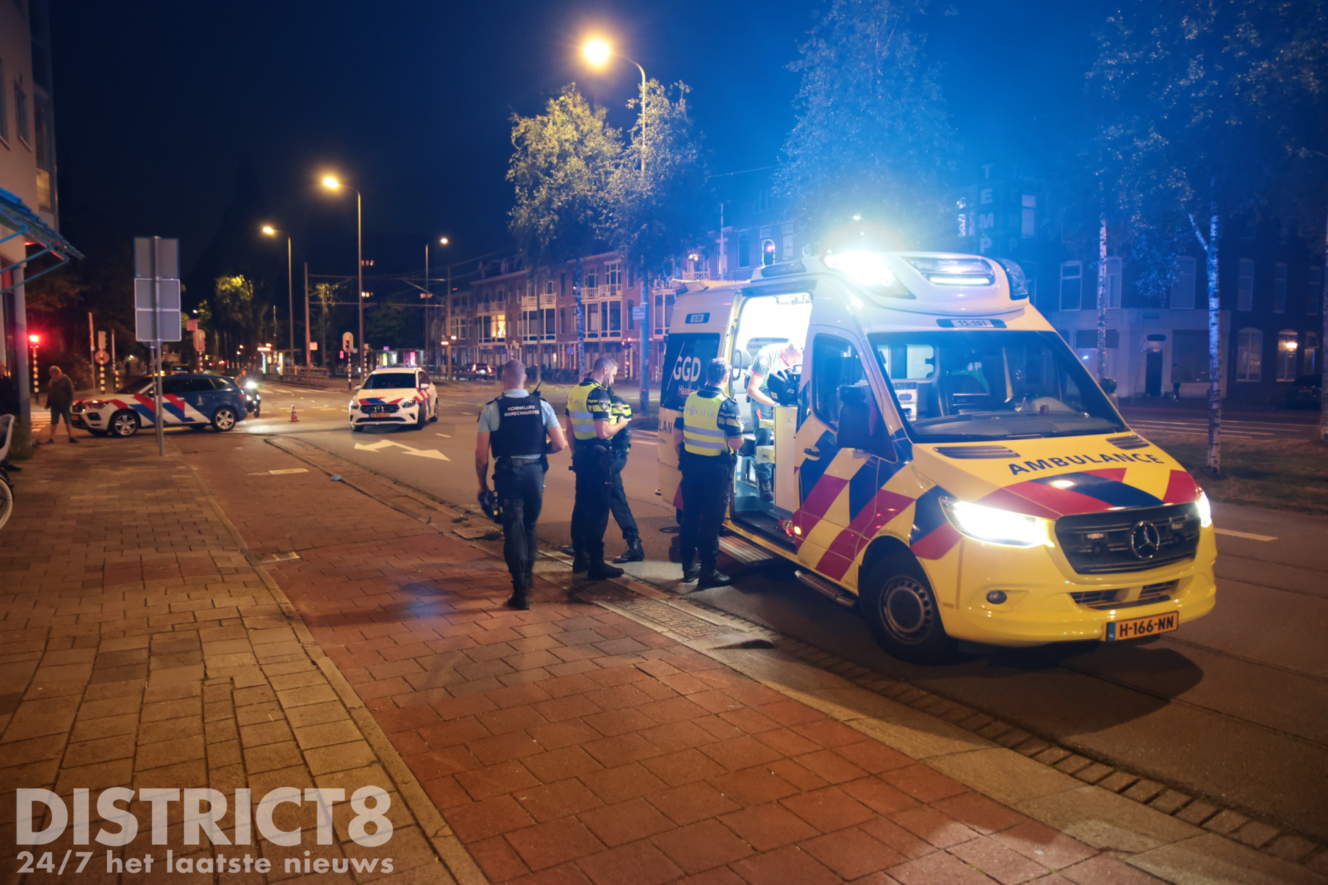 Man gewond aan hoofd na zware val van fiets Waldeck Pyrmontkade Den Haag