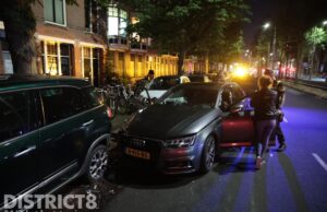 Alcomobilist rijdt tegen geparkeerde auto aan Koningin Emmakade Den Haag
