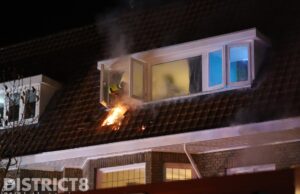 Uitslaande brand in het dak Paul Gabriëlstraat Den Haag