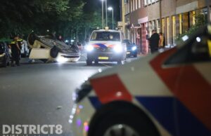 Alcomobilist ramt meerdere voertuigen en eindigt op z’n kop Parallelweg Den Haag