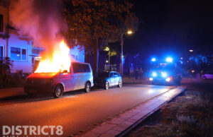 Geparkeerde bus gaat in vlammen op Maartensdijklaan Den Haag