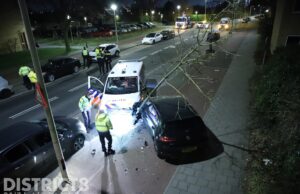 Agenten gewond bij eenzijdig ongeval met dienstvoertuig Boekweitkamp Den Haag