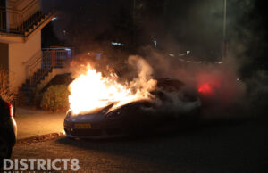 Nieuwe peperdure Porsche gaat in vlammen op Zwedenburg Den Haag