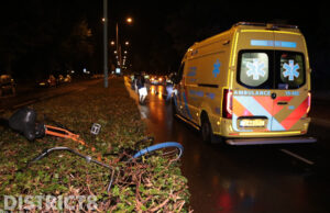 Fiets belandt in bosschages bij ernstige aanrijding met auto Laan van Nieuw Oosteinde Voorburg