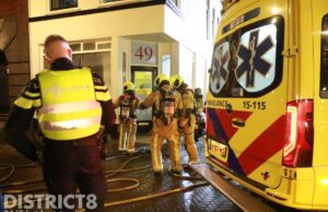 Bewoners in ambulance na brand in ondergelegen bedrijfspand Vleerstraat Den Haag
