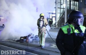 Politie beëindigt ongeregeldheden Hobbemastraat Den Haag