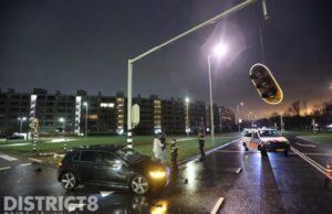 Bestuurder aangehouden en verkeerslichten gesneuveld na aanrijding Kijkduinsestraat Den Haag