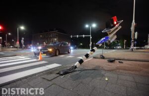 Alcomobilist ramt verkeerslicht na eenzijdig ongeluk Raamweg Den Haag