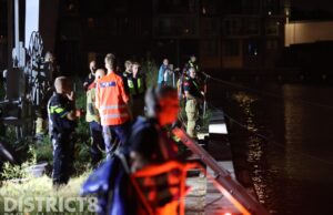 Nachtelijke zoekactie na melding persoon te water Neherkade Den Haag