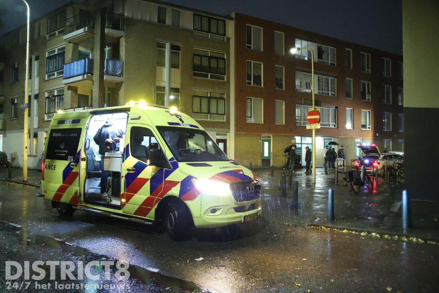 Vluchtende automobilist veroorzaakt ravage Van der Neerstraat Den Haag