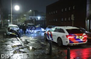 Vluchtende automobilist veroorzaakt ravage Van der Neerstraat Den Haag