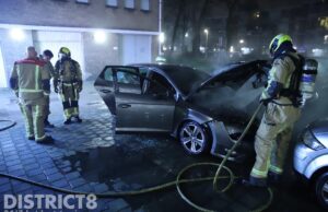 Geparkeerde auto total-loss door brand Stieltjesstraat Den Haag