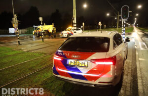 Veel schade na aanrijding tussen personenauto’s Laan van Wateringseveld Den Haag