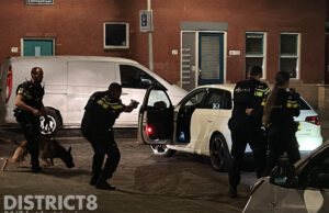 Drie aanhoudingen na zien van vuurwapen Peilstraat Den Haag