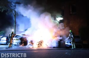 Vier dure bolides verwoest door brandstichting New Yorksingel Den Haag