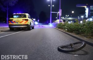 Fietser ernstig gewond na aanrijding met auto Abraham van Stolkweg Rotterdam