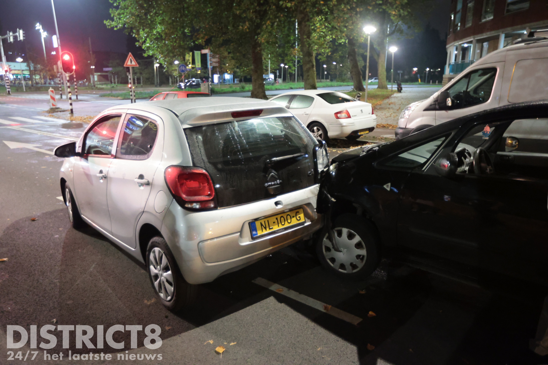 Dronken bestuurder crasht op voorganger Troelstrakade Den Haag