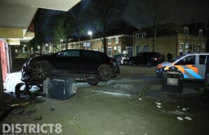Beschonken automobilist rijdt ondergrondse container uit de grond Westfrankelandsestraat Schiedam