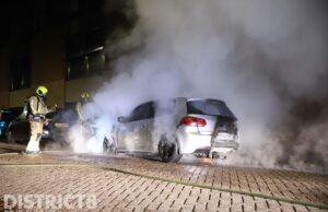 Geparkeerde auto in brand gestoken Donker Curtiusstraat Den Haag