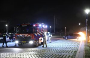 Geparkeerde auto total-loss na nachtelijke brand Porseleinvlinderstraat Rijswijk