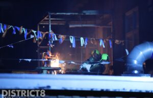 Bewoners op straat na nachtelijke brand op dakterras Nassaulaan Delft