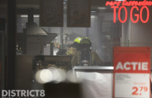 Supermarkt vol met rook door smeulbrandje Van Foreestweg Delft