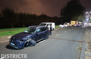 Alcomobilist ramt lichtmast en komt meters verderop tot stilstand Erasmusweg Den Haag