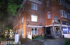 Bewoner en kat gered na brandstichting bij café Soestdijkseplein Den Haag