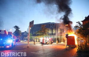 Twee branden nabij Station Delft: politie doet onderzoek Stationsplein Delft