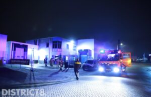 Veel rook maar geen brand bij Delfts vleeswaren bedrijf Voltaweg Delft