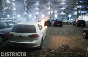 Twee autos in brand gestoken op zelfde parkeerplaats Cesar Franckstraat Delft