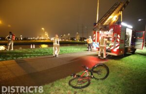 Brandweer zoekt in water na aantreffen fiets Tramkade Schipluiden