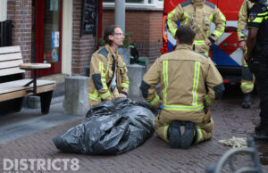 Hulpdiensten redden onderkoelde man uit Delftse gracht Molslaan Delft
