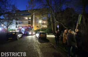 Bewoners appartementencomplex op straat door brand Badhuisweg Scheveningen