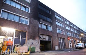 Brandstichting veroorzaakt flinke schade aan winkel en woningen Wesselstraat Den Haag