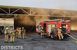 Grote brand uitgebroken in opslag van bedrijf Honderdland Maasdijk