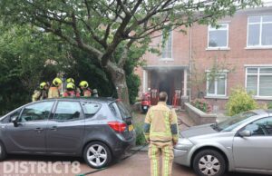 Hulpdiensten rukken uit voor grote brand in woning Rozenstraat Den Haag