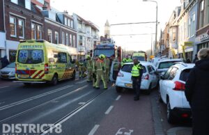 Gewonde na ongeval tussen twee voertuigen Prins Willemstraat Den Haag