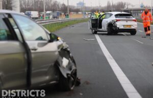 Hoofdrijbaan A4 afgesloten na fors ongeval; bestuurder op de vlucht A4 Den Hoorn