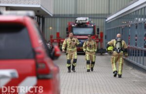 Brandweer rukt uit voor rook in laboratorium van de TU Leeghwaterstraat Delft