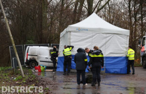 Overleden persoon aangetroffen in uitgebrand busje Rijksstraatweg Delfgauw