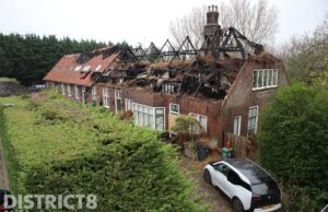 Day-after ‘zeer grote brand’ bij boerderij aan de Rokkeveenseweg Zoetermeer