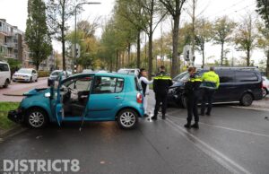 Forse schade na aanrijding op kruispunt Meppelweg Den Haag