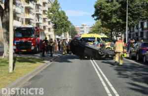 Auto op z’n kop bij aanrijding Vrederustlaan Den Haag