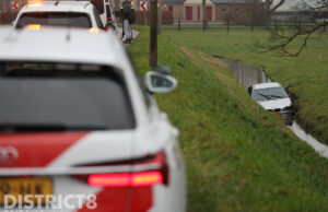 Ritje zonder rijbewijs eindigt in sloot N468/Gaagweg Schipluiden