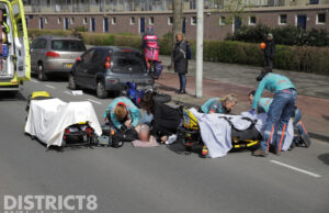 Vader en kind ernstig gewond bij aanrijding met motor Leyweg Den Haag