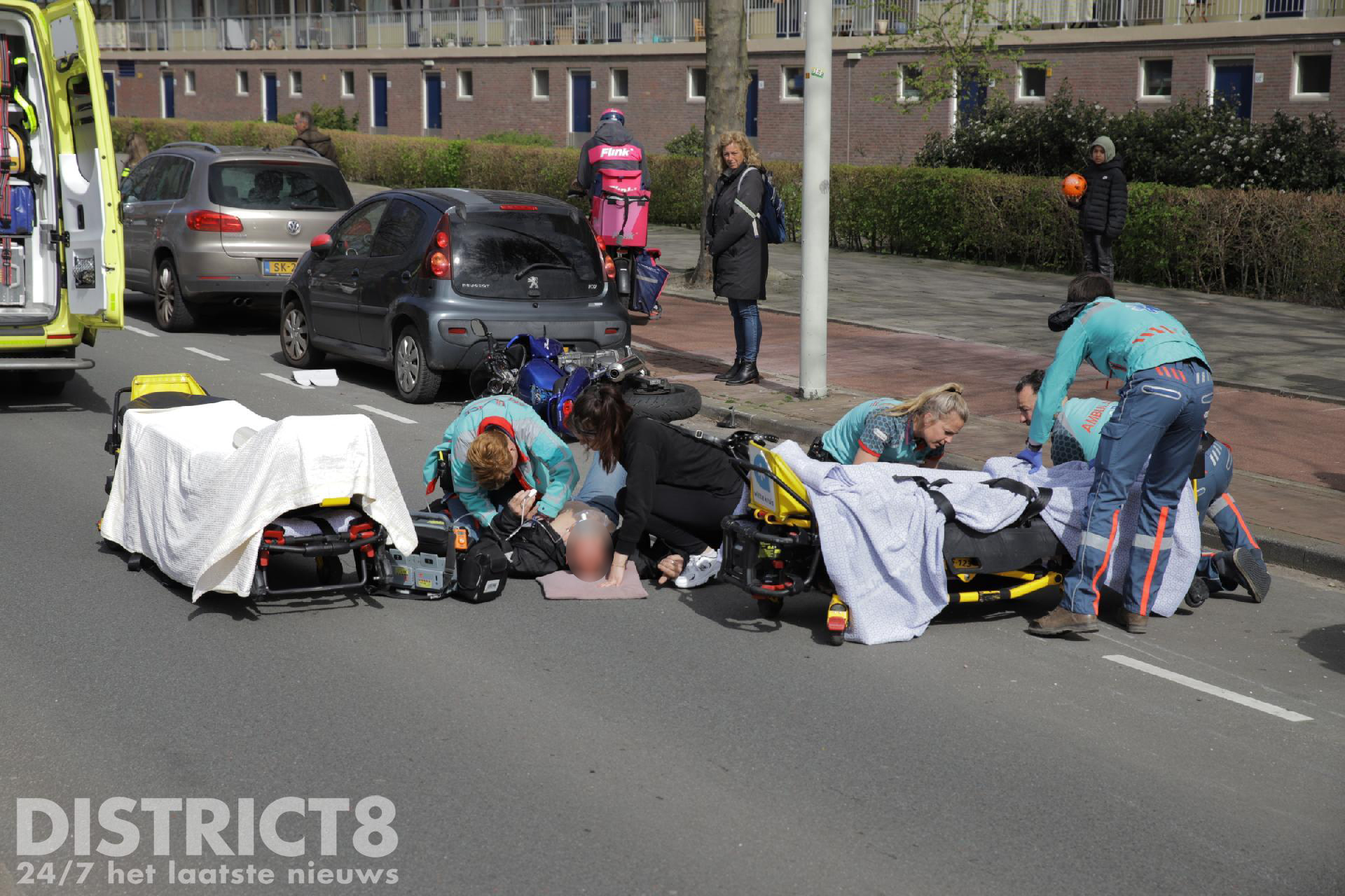 Vader en zoon ernstig gewond bij aanrijding met Leyweg-motorfiets Den Haag