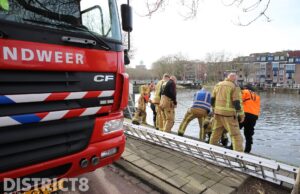 Twee vrouwelijke lichamen gevonden in het water Kanaalweg Delft