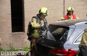Kortsluiting veroorzaakt brand in geparkeerde auto Dr. C. Hofstede de Grooterf Den Haag